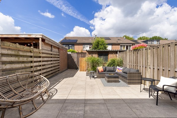 Foto - Verkocht onder voorbehoud: Instapklare tussenwoning op een rustige, autoluwe locatie!
